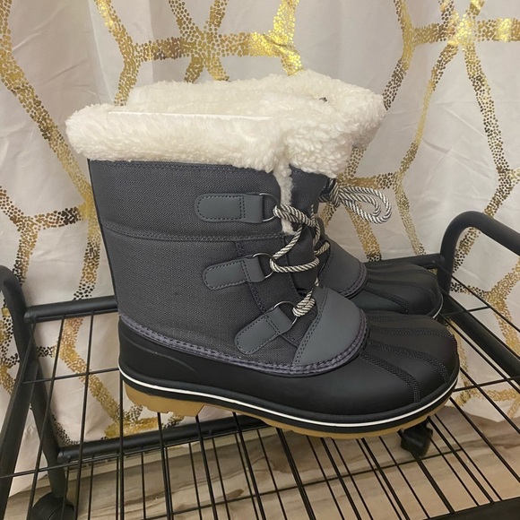 NWT Cat and Jack Kids Winter Boots Size 6 - Picture 3 of 4
